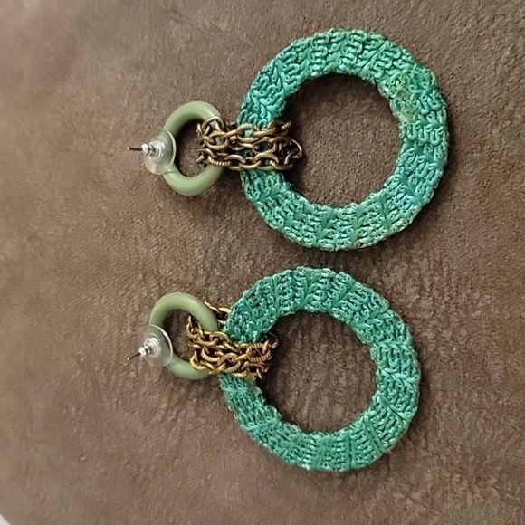 VTG 1970s Jumbo Green Gimp Ribbon Chain Circle Earrings - Picture 4 of 6